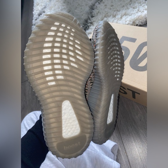 YEEZY BOOST 350 V2 ‘REFLECTIVE BELUGA’ - Picture 3 of 6